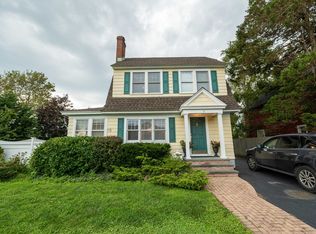 21 Winwood Ct, Islip, NY 11751