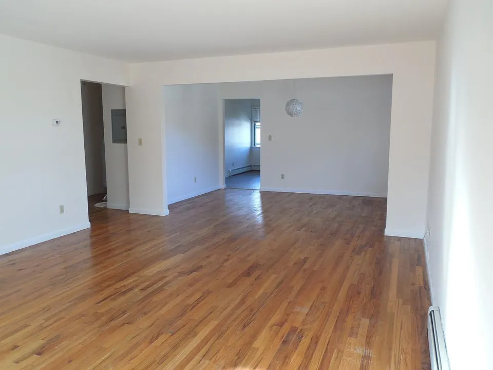looking from lr into dining room