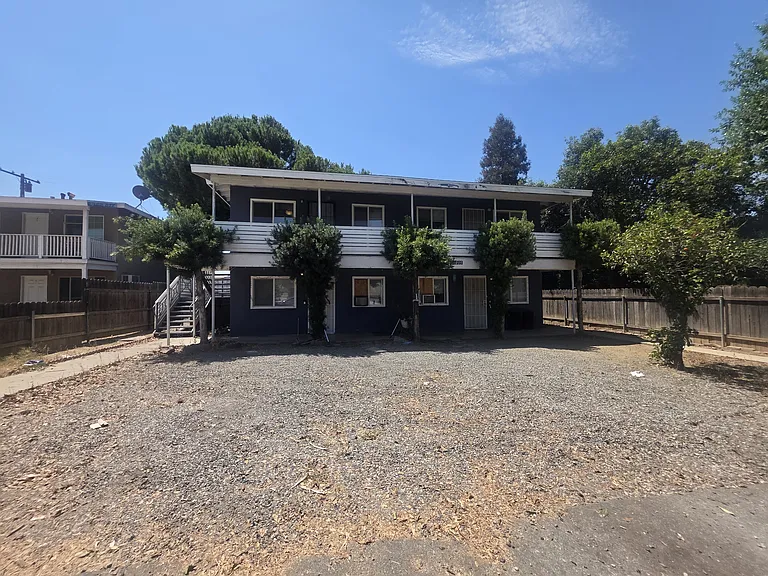 Avenue J — Photo 1