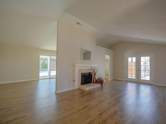 5th image of 15275 Kern Ave