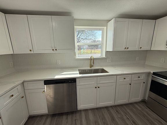 5th image of 504 N Denison St