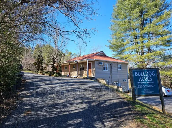 180 Stadium View Dr APT X, Cullowhee, NC 28723