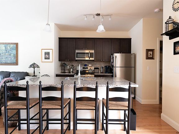 5th image of 6 Linden Ln