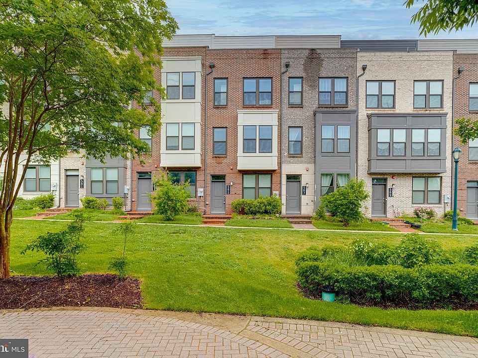 1st image of 585 Shorthorn Way