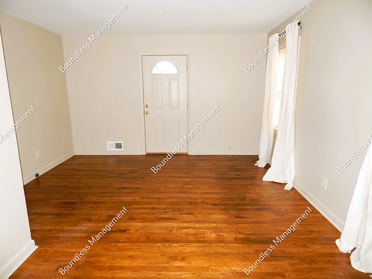 2476B Maple St #B — Photo 3
