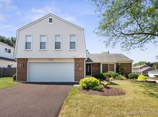 496 Kimball Rd, Winfield, IL 60190