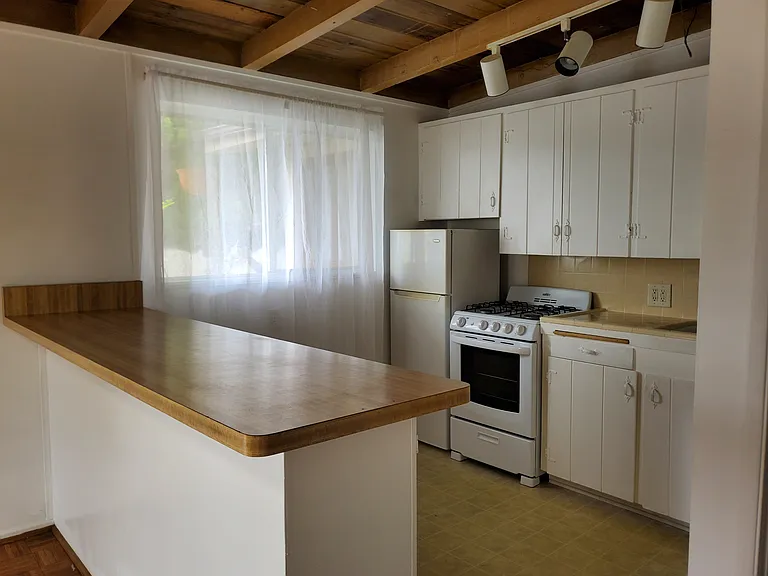 1230 Devon Ln — Photo 3