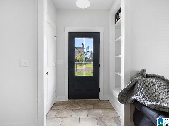 2nd image of 1089 Garnet Dr