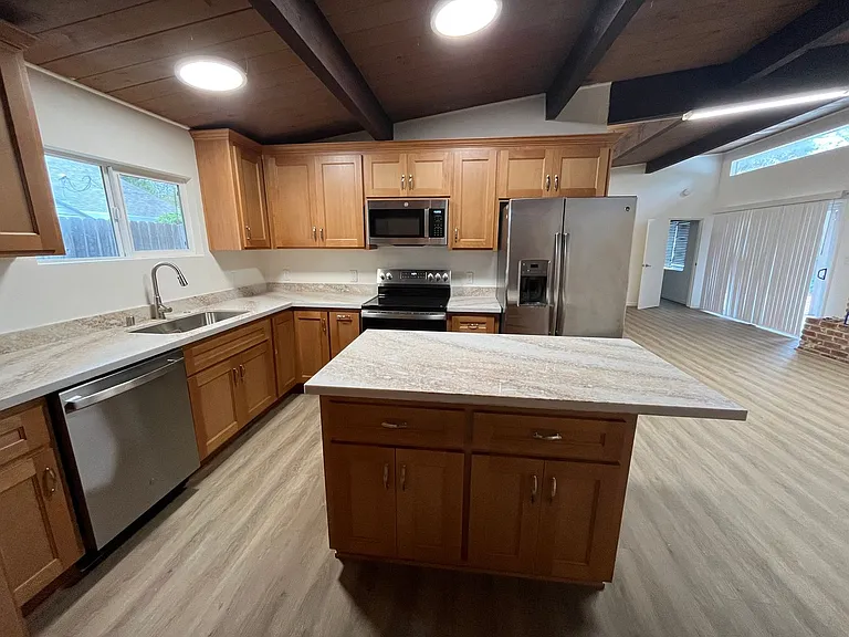 908 Oak Ave — Photo 5