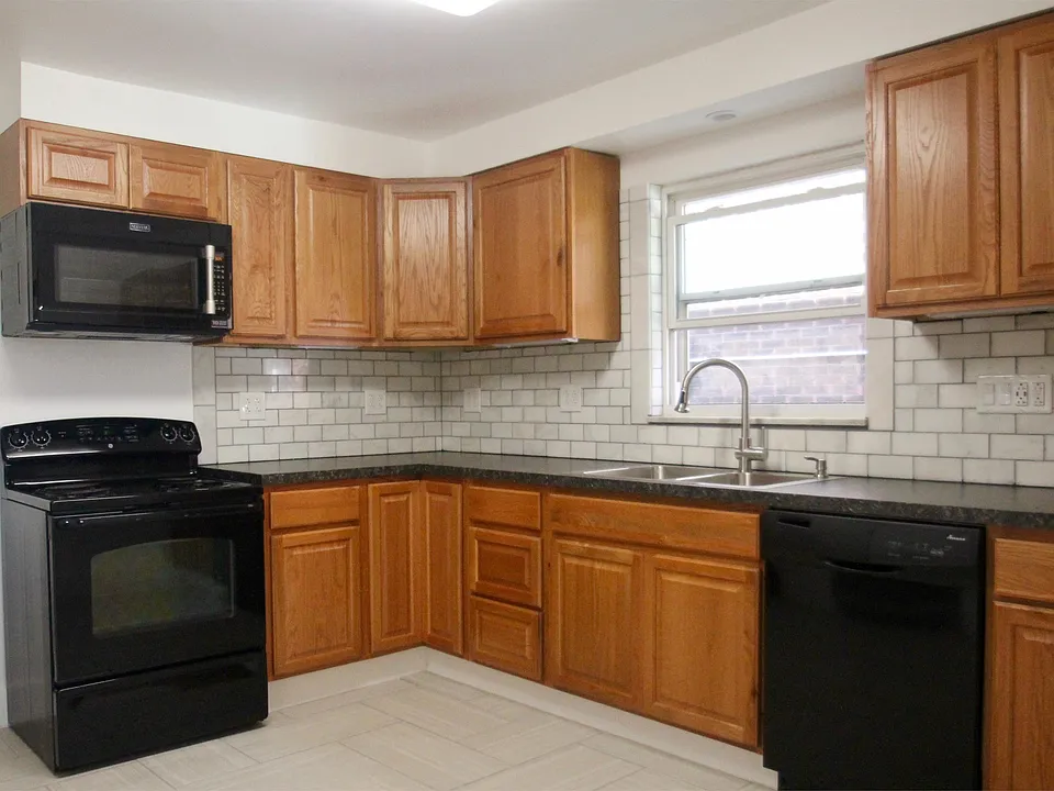 101 Marion Ave #1