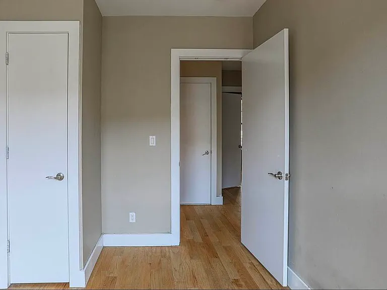 871 Hart St #2L — Photo 7