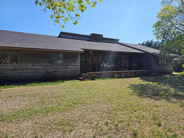 660 E 14th St, Larned, KS 67550