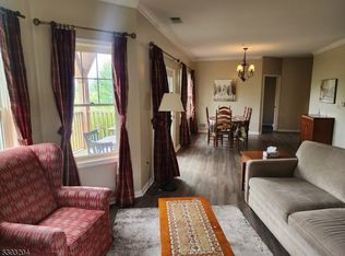 7-11 Maple Cres BUILDING 7-11, Vernon, NJ 07462