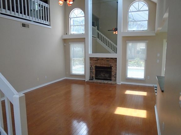 4th image of 307 Bent Way Ln