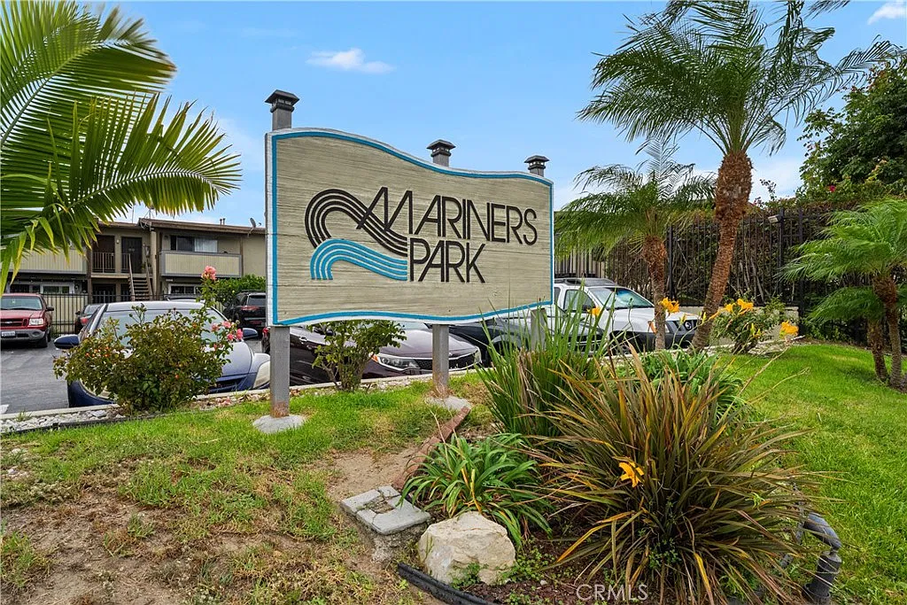 2 bed, 829 sqft, $3,600 — Photo 1