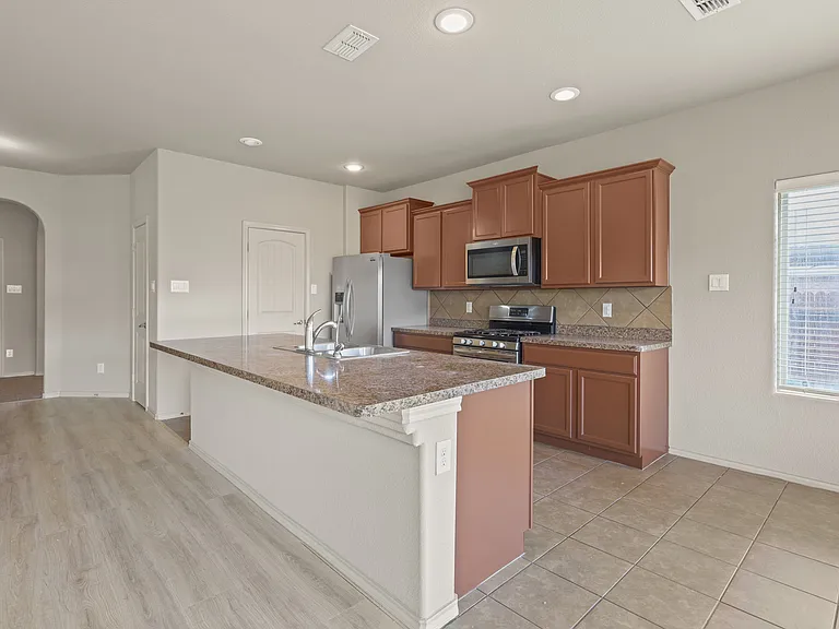 1804 Capulin Rd — Photo 6