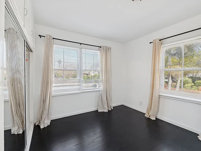 2032A Delaware Ave — Photo 15