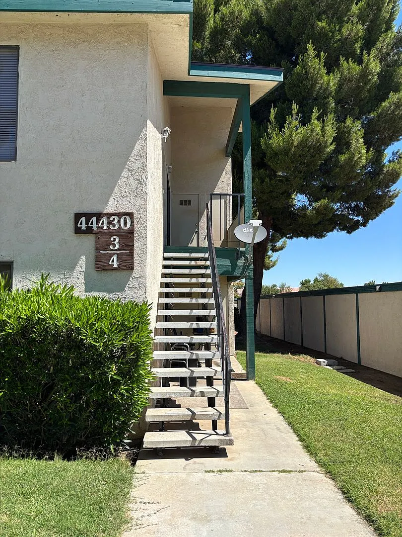 East Lancaster Condo — Photo 1