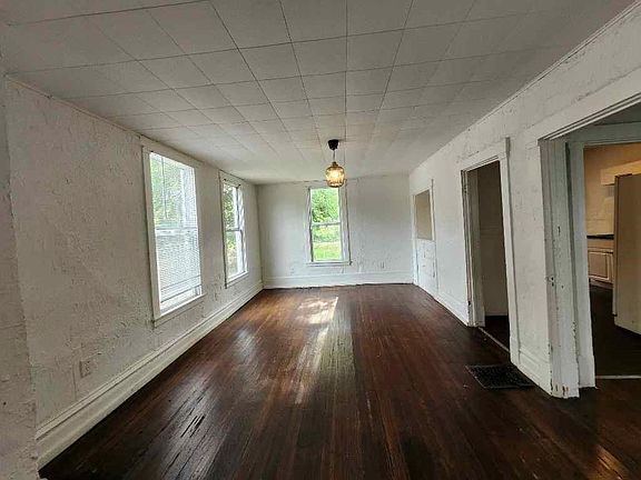 4th image of 2920 Garfield Ave