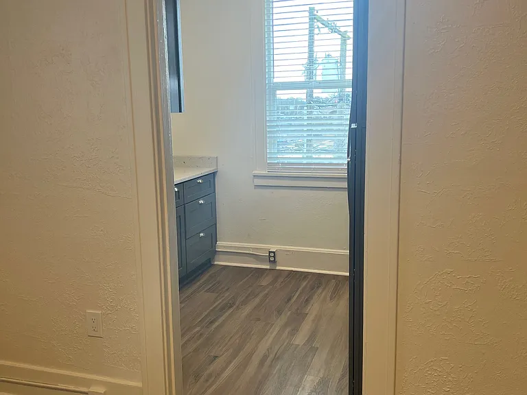 1237 Commerce Ave #6 — Photo 6