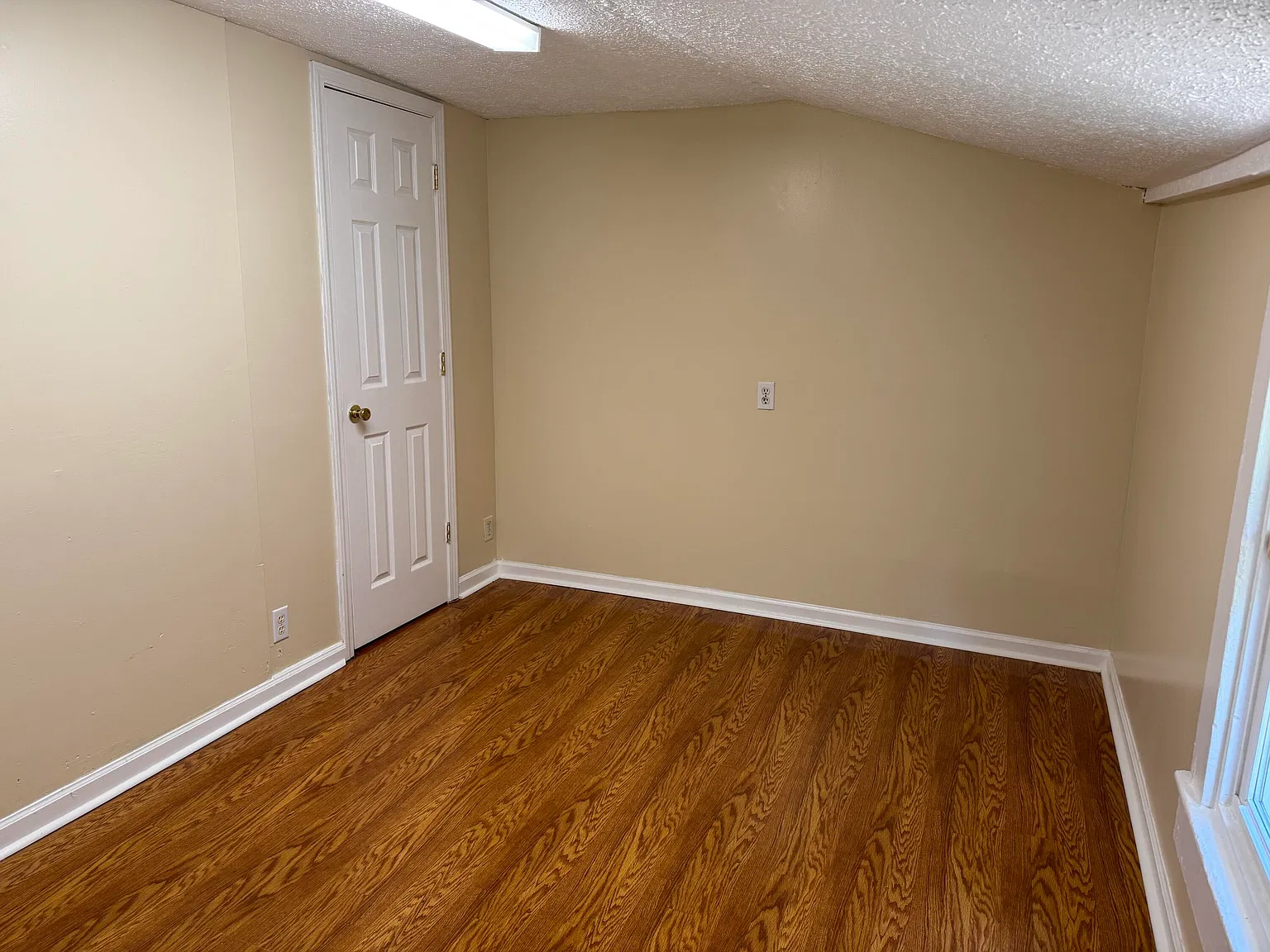 2 bed, 1.0 bath, 900 sqft, $851 — Photo 4