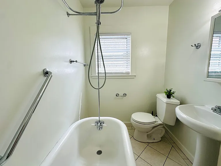 Urban Oasis! North Oakland 58th St Garden Apartments — Photo 8