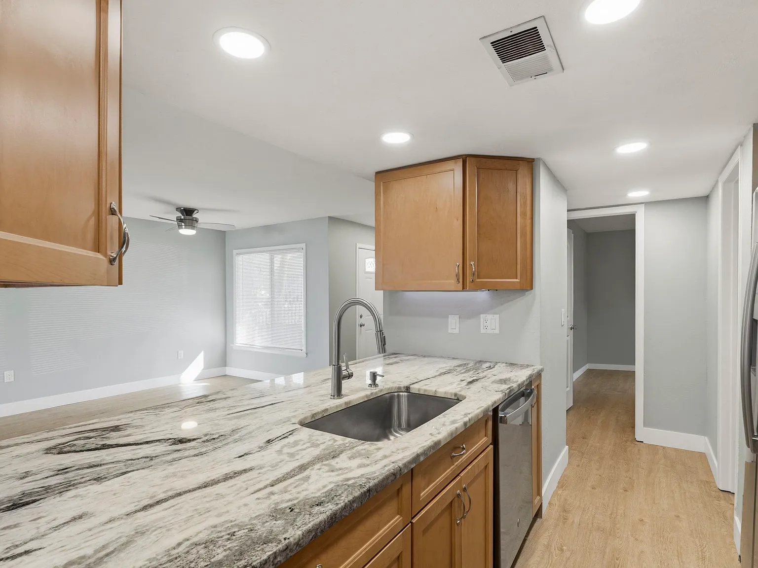 2 bed, 1100 sqft, $2,455 — Photo 2