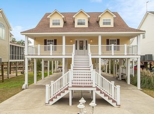 137 Ridgewood Dr, Pass Christian, MS 39571