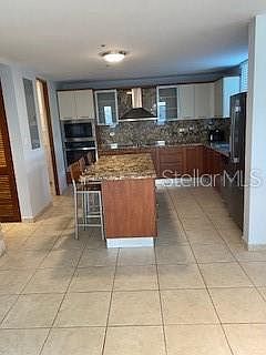 3rd image of 592 Paseo