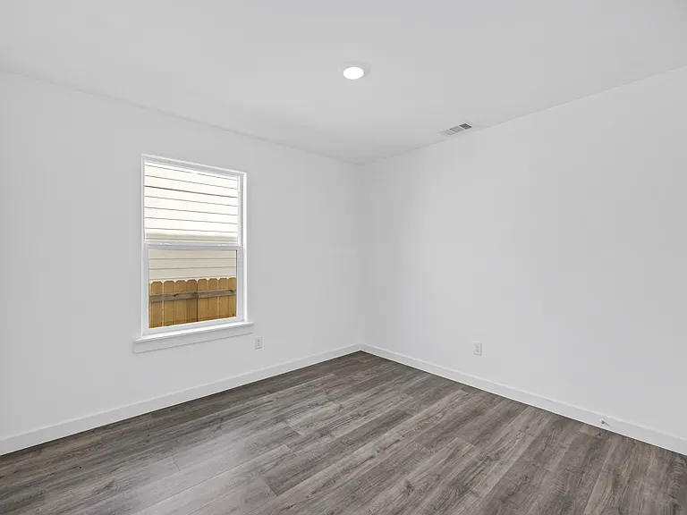 8635 Peachtree St #B — Photo 4