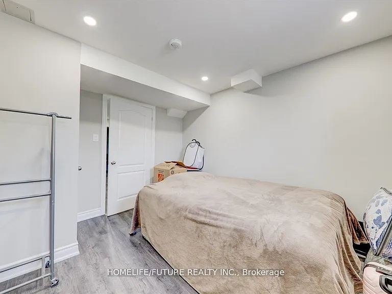 939 Miller Park Ave #BASEMENT — Photo 12