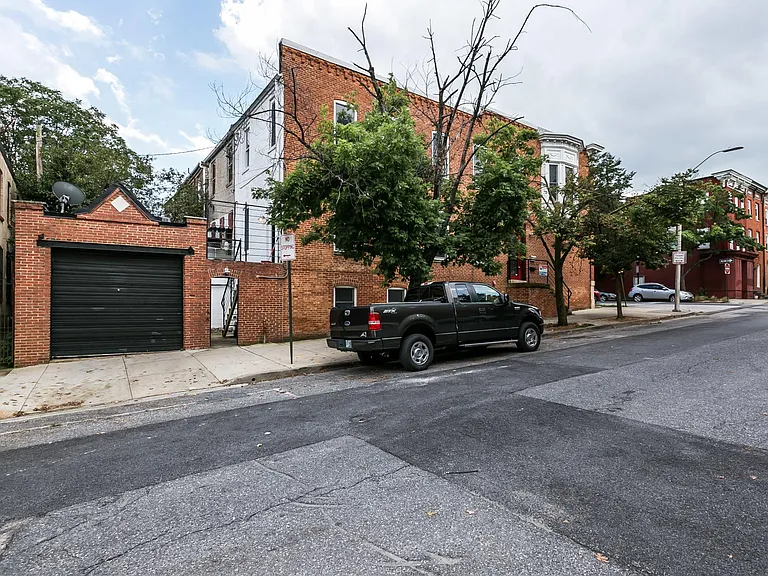 2201 E Fairmount Ave #A — Photo 3