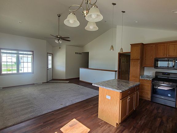 4th image of 3900 Creekside Dr