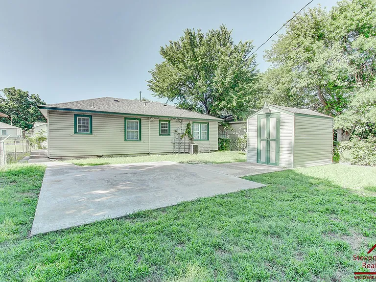 1806 NW Lincoln Ave — Photo 7