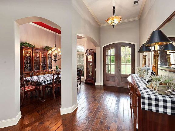 4th image of 419 Law Ln