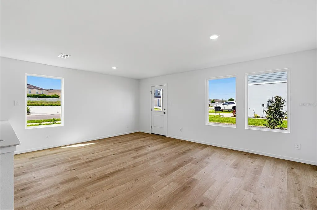 3 bed, 2.5 bath, 1460 sqft, $1,900 — Photo 4