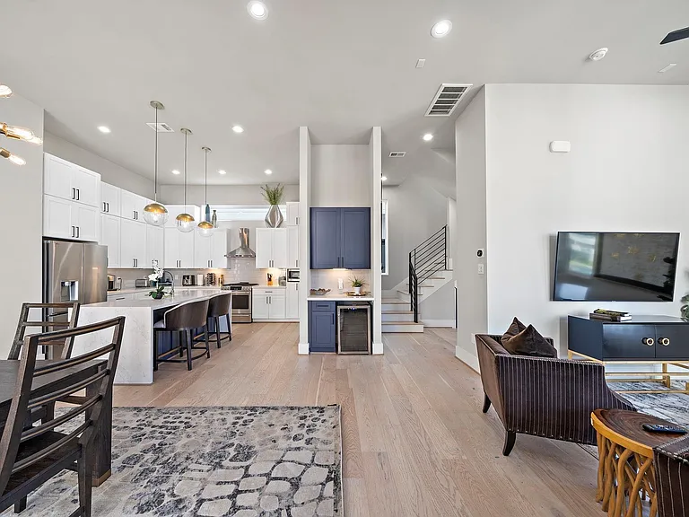 3515 Hutchins St — Photo 7