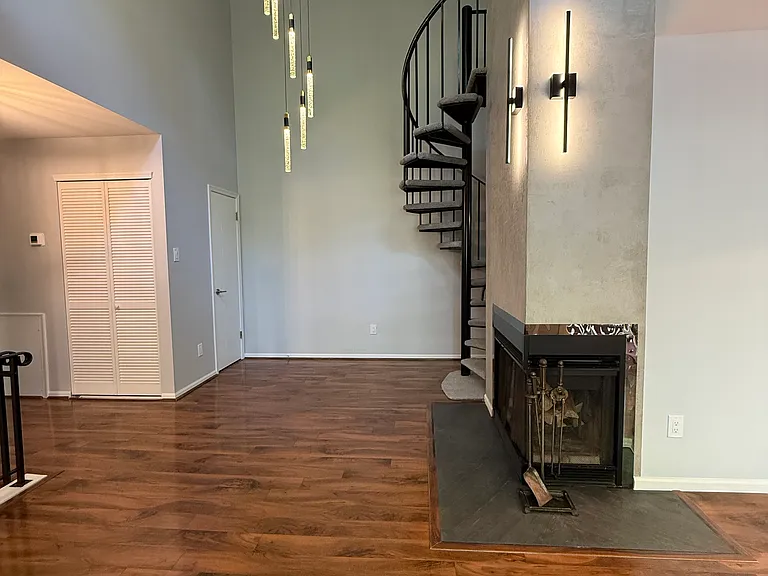 46 Woodbine Ct — Photo 3