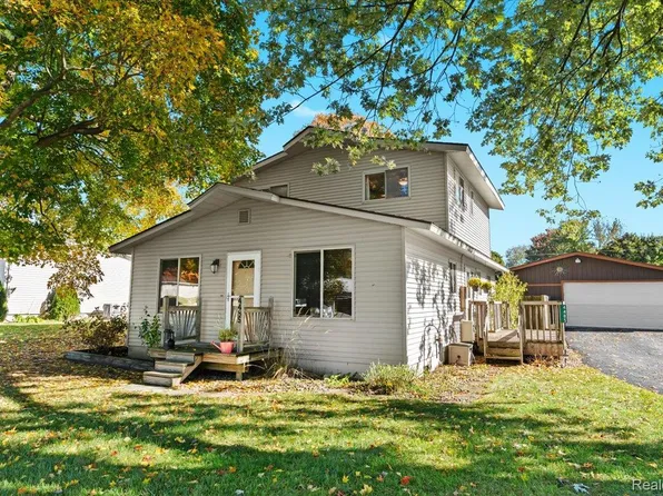 4485 Pommore Dr, Milford, MI 48380