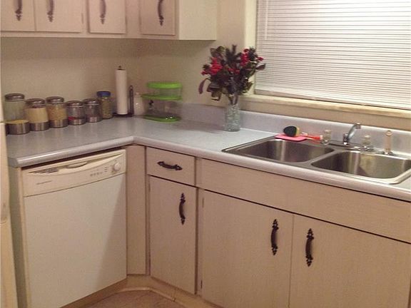 3rd image of 316 Verdon Pl