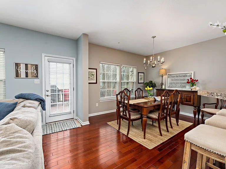 124 Cobblestone Dr — Photo 8