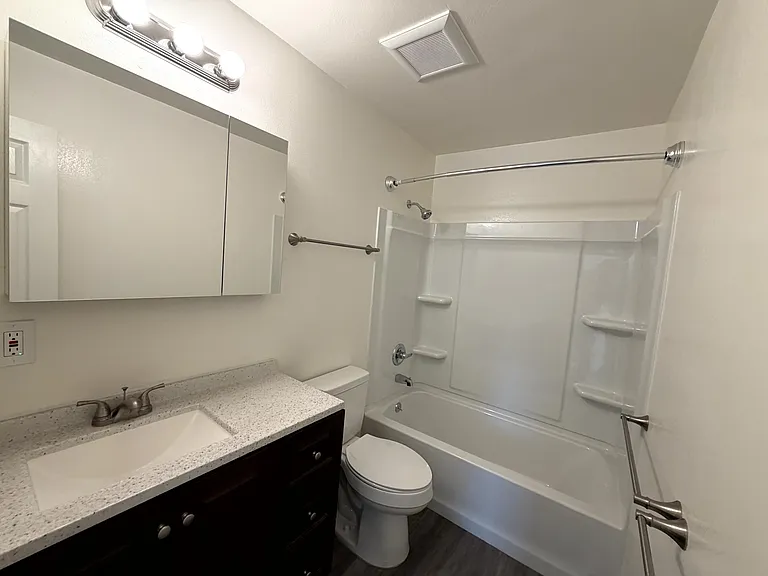 945 Del Monte Ave #B — Photo 7