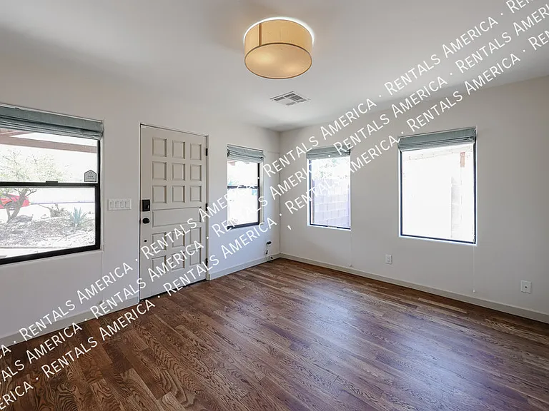 3809 N 9th St — Photo 8