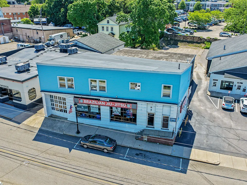 33 Railroad Ave #2