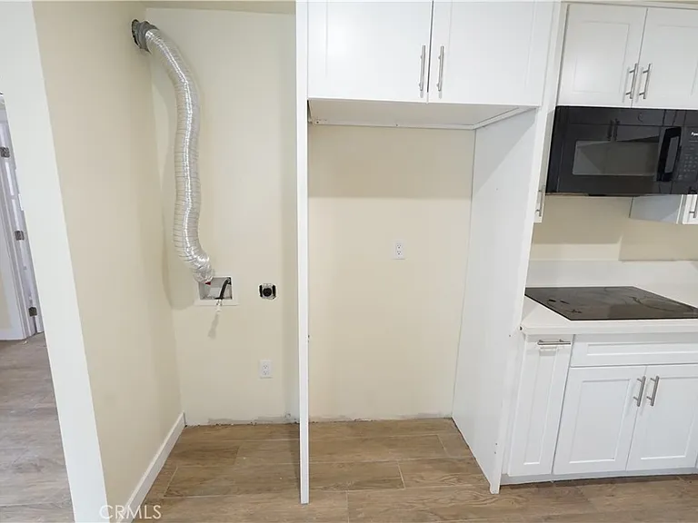 448 W 41st Pl #3/4 — Photo 11
