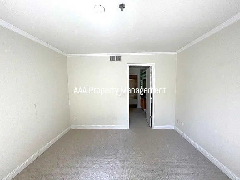 2530 Oak Rd #204 — Photo 9