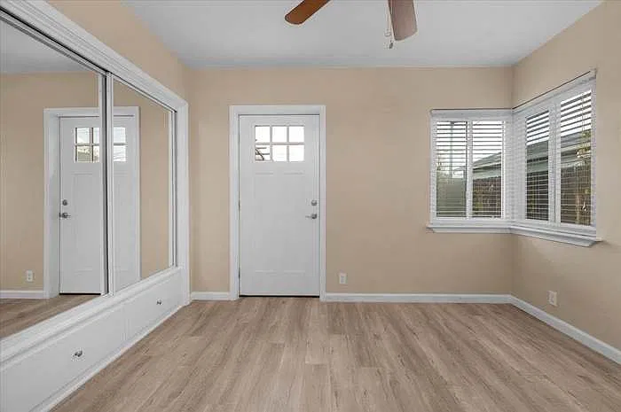 250 Oxford Ave — Photo 6