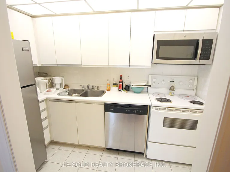40 Scollard St #602 — Photo 5