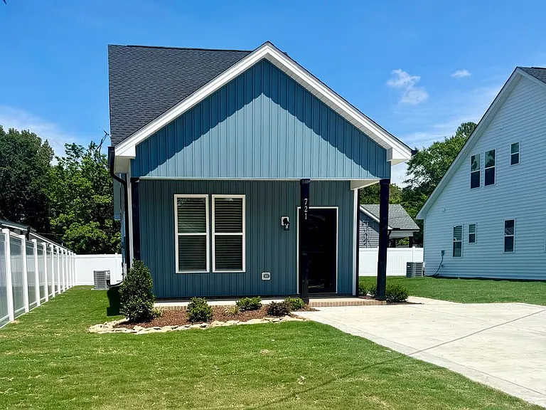 721 Black Creek Rd SE — Photo 3