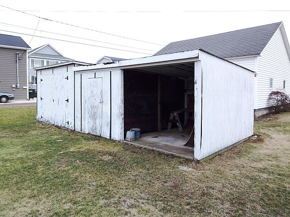 3rd image of LOT On E #10